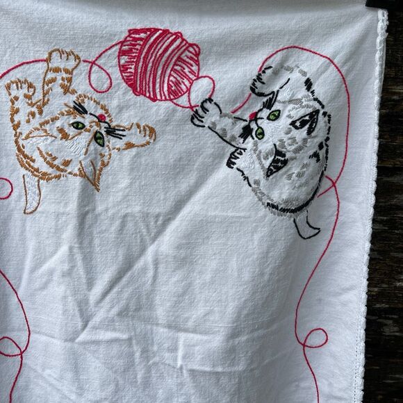 Vintage embroidered kittens playing table runner. - Picture 2 of 5